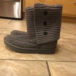 Grey classic caddy || knit UGG boots